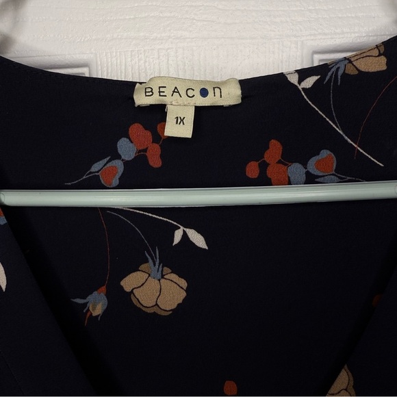 Beacon 3/4 Sleeve Blouse Navy with Cream and Red Floral Pattern Size 1X GUC - Picture 2 of 7